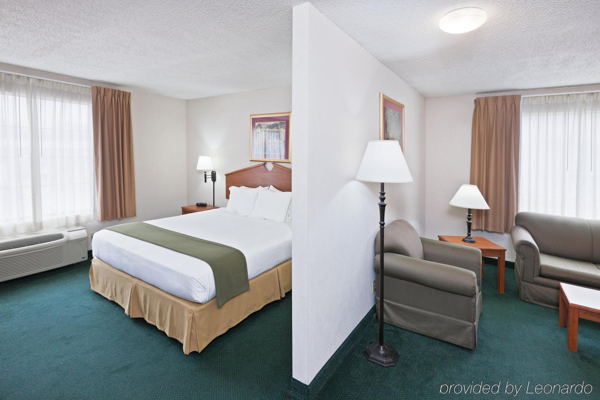 Holiday Inn Express Hotel & Suites Vinita, An Ihg Hotel Room photo